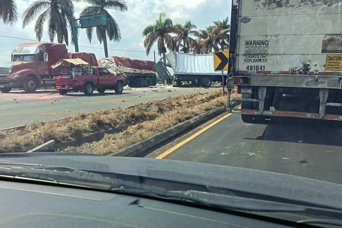 Suman cuatro fallecidos por choque m&uacute;ltiple en autopista Pal&iacute;n Escuintla
