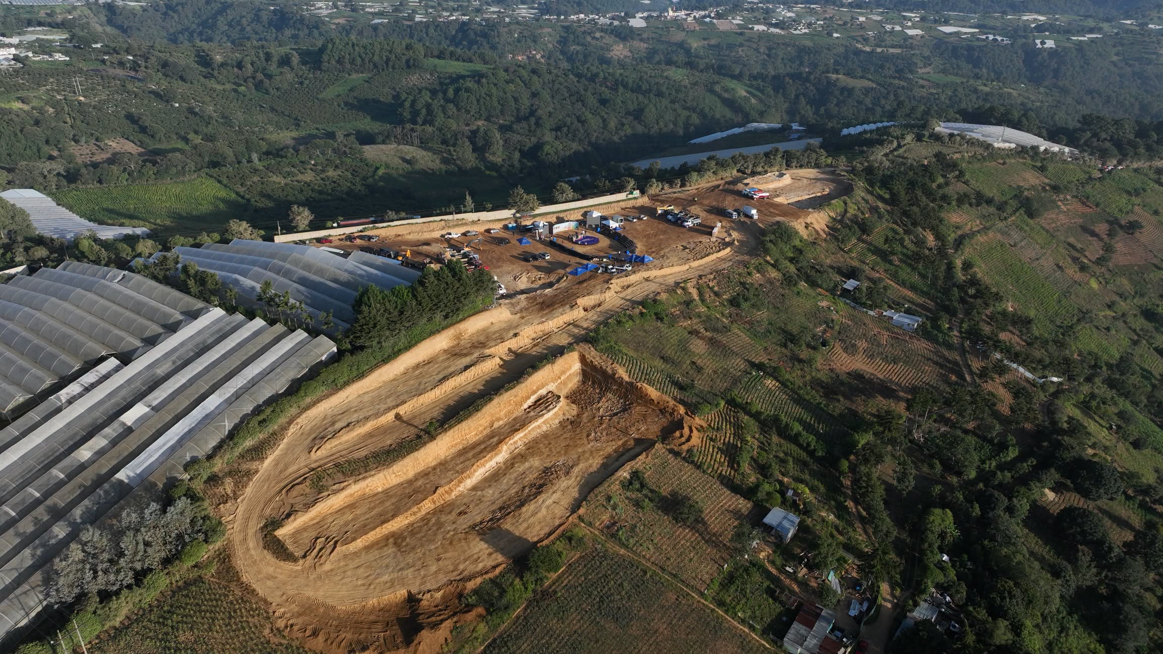 Gobierno comienza en Chimaltenango una red de complejos deportivos que llegar&aacute; a cuatro puntos del pa&iacute;s
