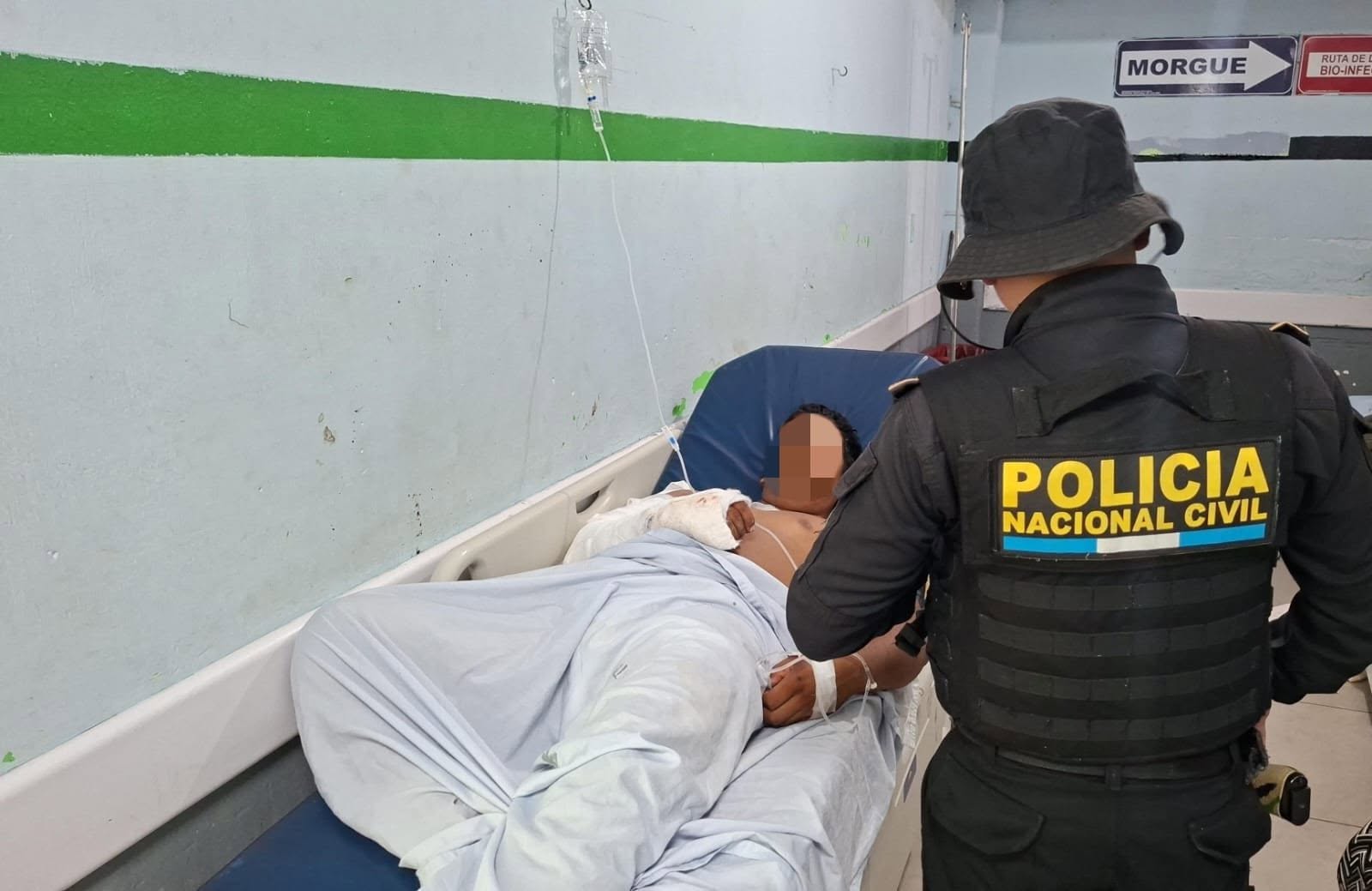 Hombre abre fuego contra fiscales y agentes de la PNC durante allanamiento en Santa Rosa